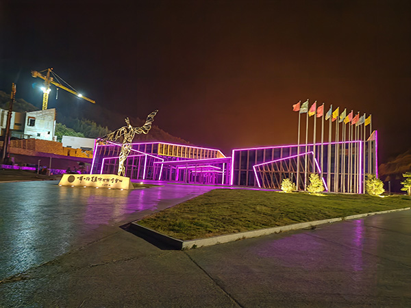 城市亮化是现代城市建设的重要组成部分，它不仅可以美化城市的夜景，还能提升城市的整体形象。随着科技的不断进步，城市亮化也得到了更多的关注和创新。本文将介绍一些关于城市亮化的创意和技术，帮助读者了解华池城市亮化的重要性以及如何进行华池城市亮化的规划和实施。