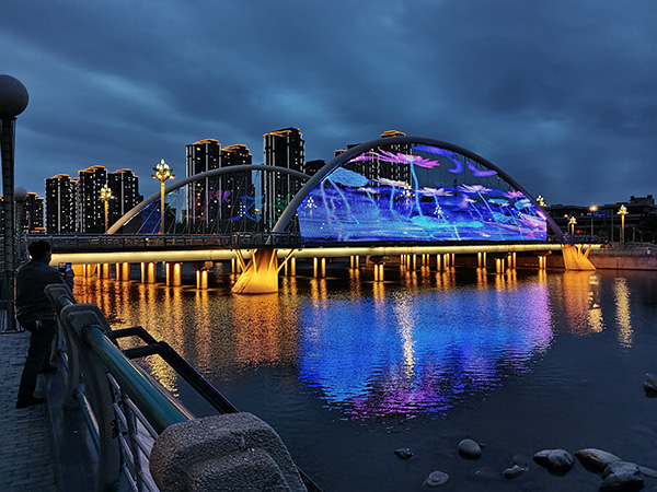 1742970194152440.jpg 华池河道亮化.jpg